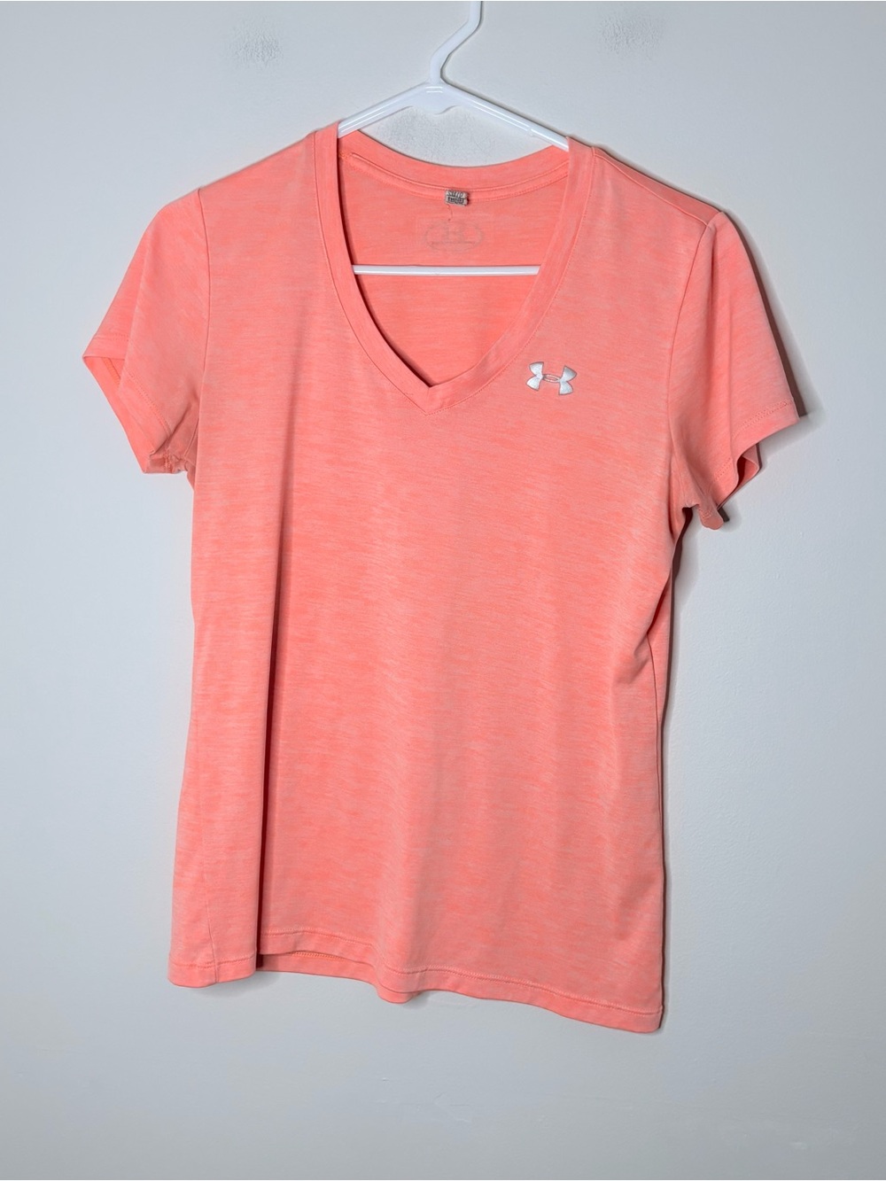 Under Armour Women's Coral V-Neck Performance Tee small